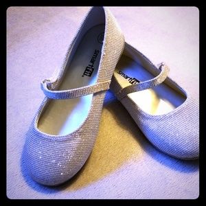 Girl's Gold/Silver Dress Shoes (sz 10.5)